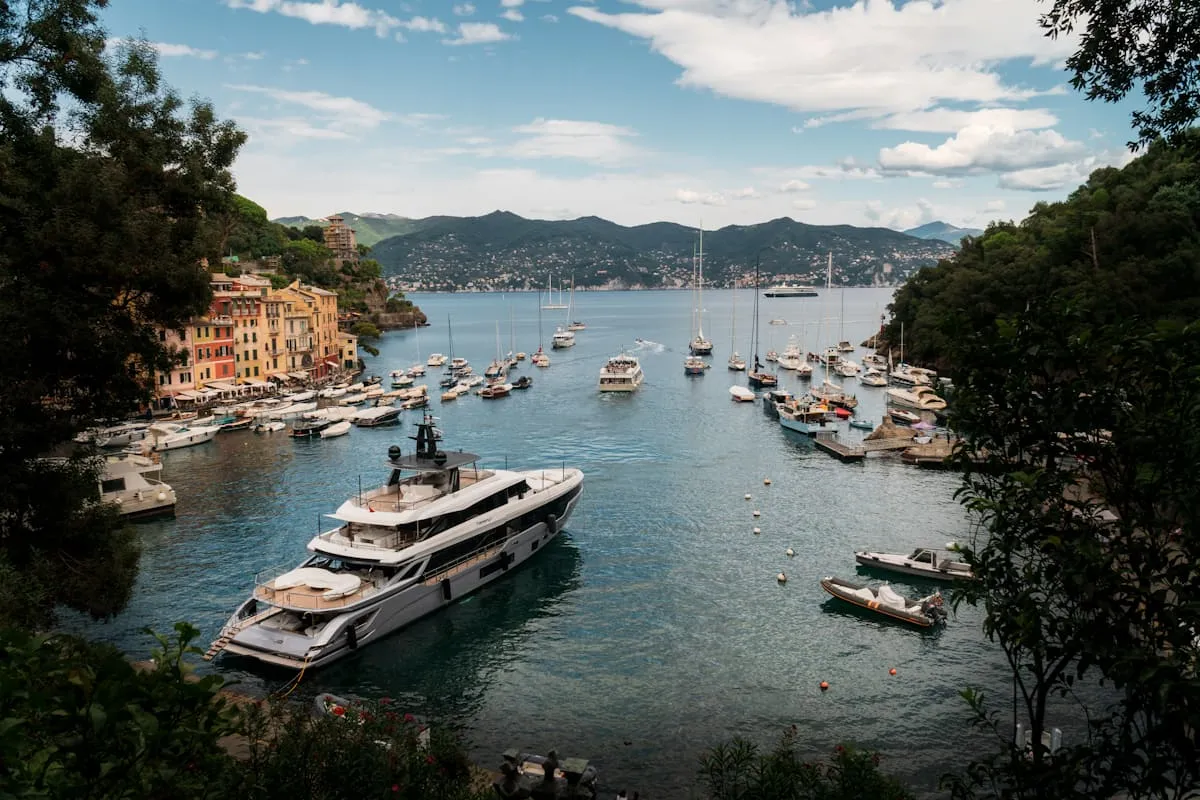 Scenic waterfront excursion and guest experience